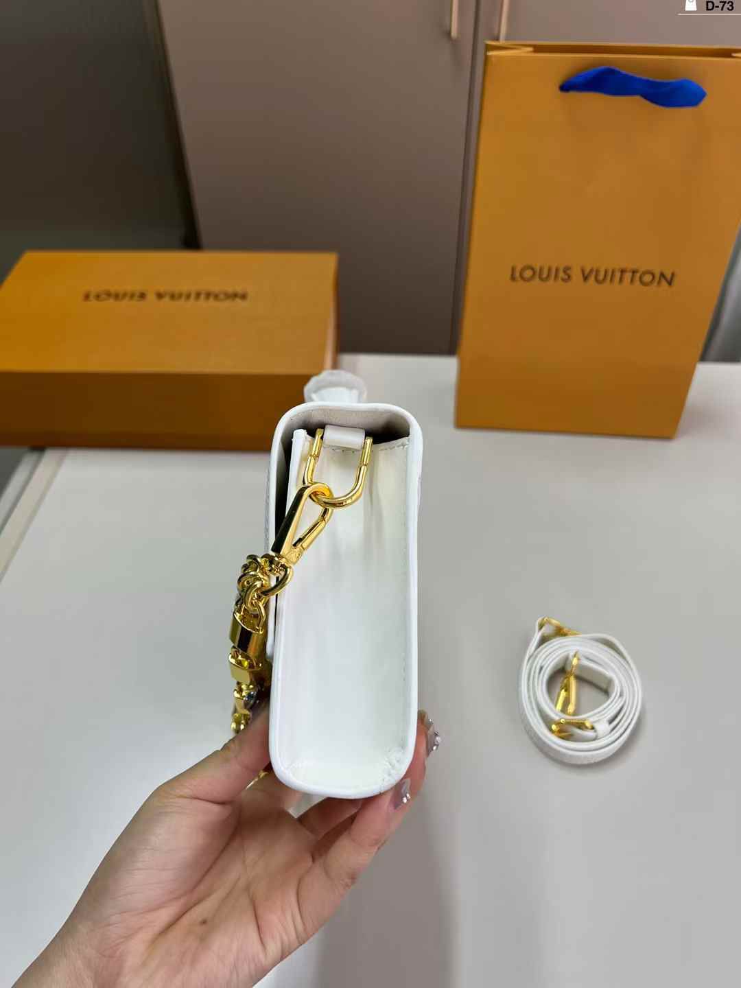 Louis Vuitton Capucines Mini Bag