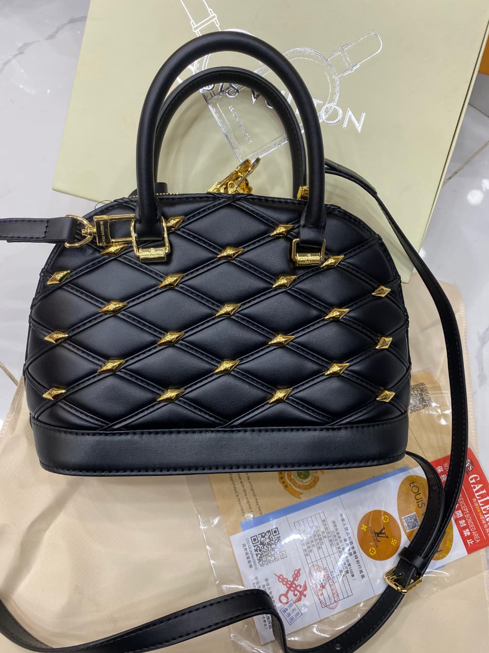 LV ALMA BLACK 4
